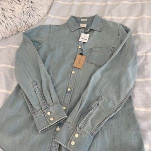 J.Crew Womens Perfect Fit Denim Button Up Shirt Size Small Light Wash Blue